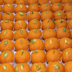 Bandhan Stone Rakhi  With Motichur laddoos